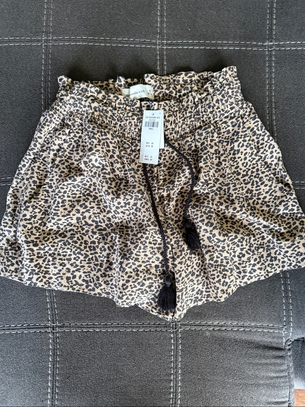 🆕Abercrombie & Fitch Beige and Black Leopard Print High-Waist Shorts🆕